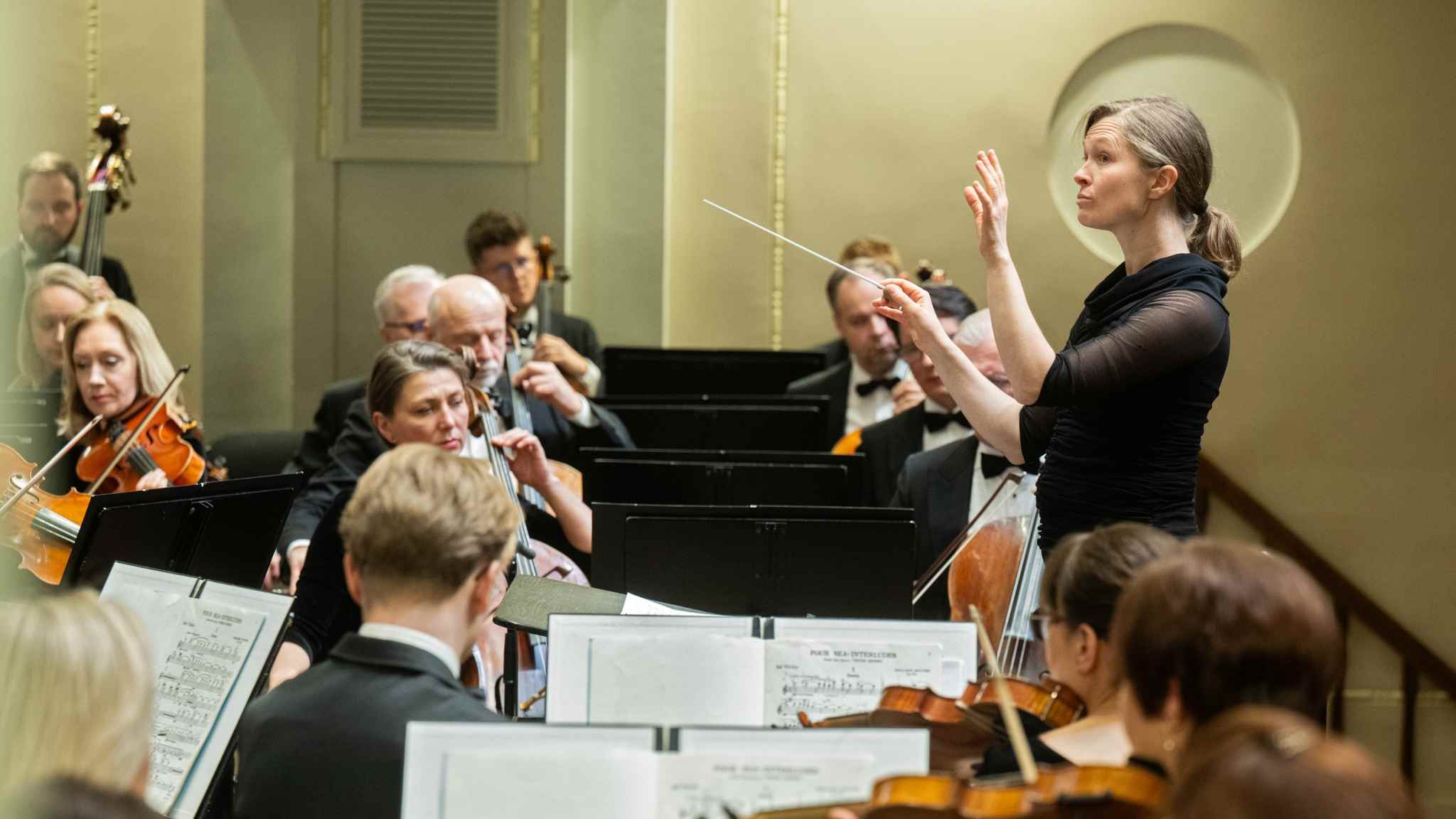 Mirga Gražinytė-Tyla conducts Britten & Čiurlionis