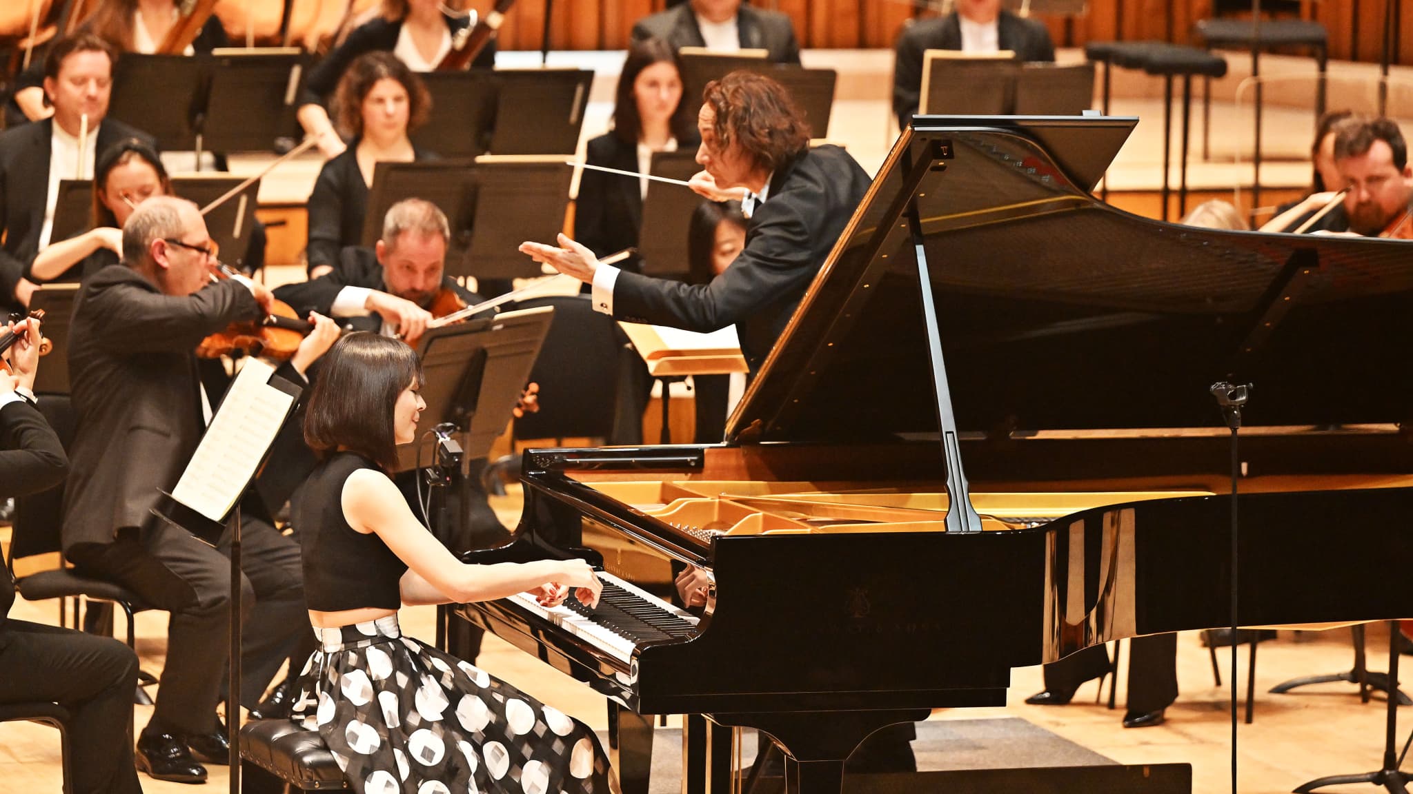 Alice Sara Ott plays Beethoven's Piano Concerto No. 3