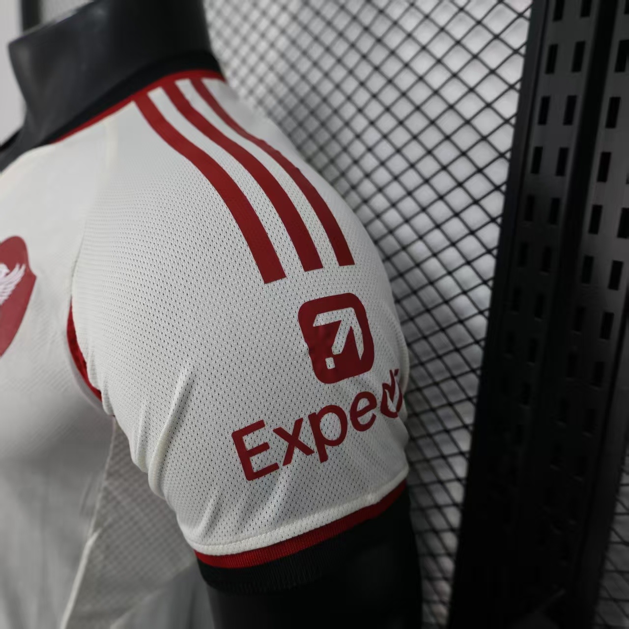 Liverpool 25/26 Away Kit 8