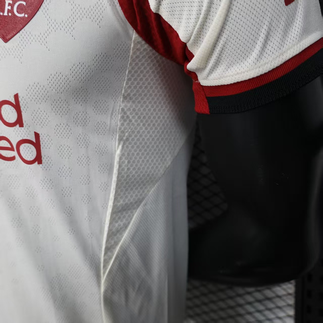 Liverpool 25/26 Away Kit 9