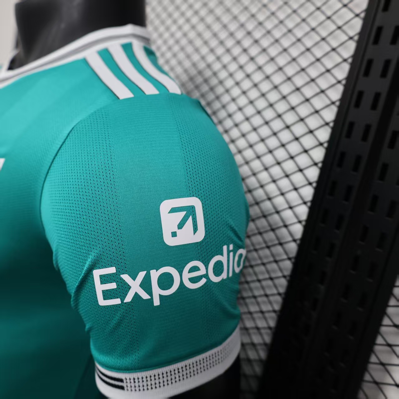 Liverpool 25/26 Third Kit 4