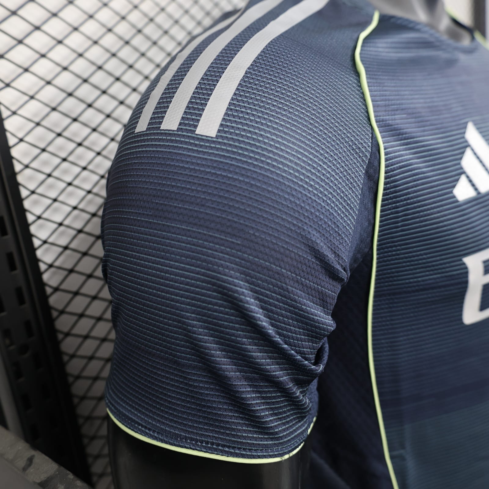 Real Madrid 2025/26 Away Jersey 6