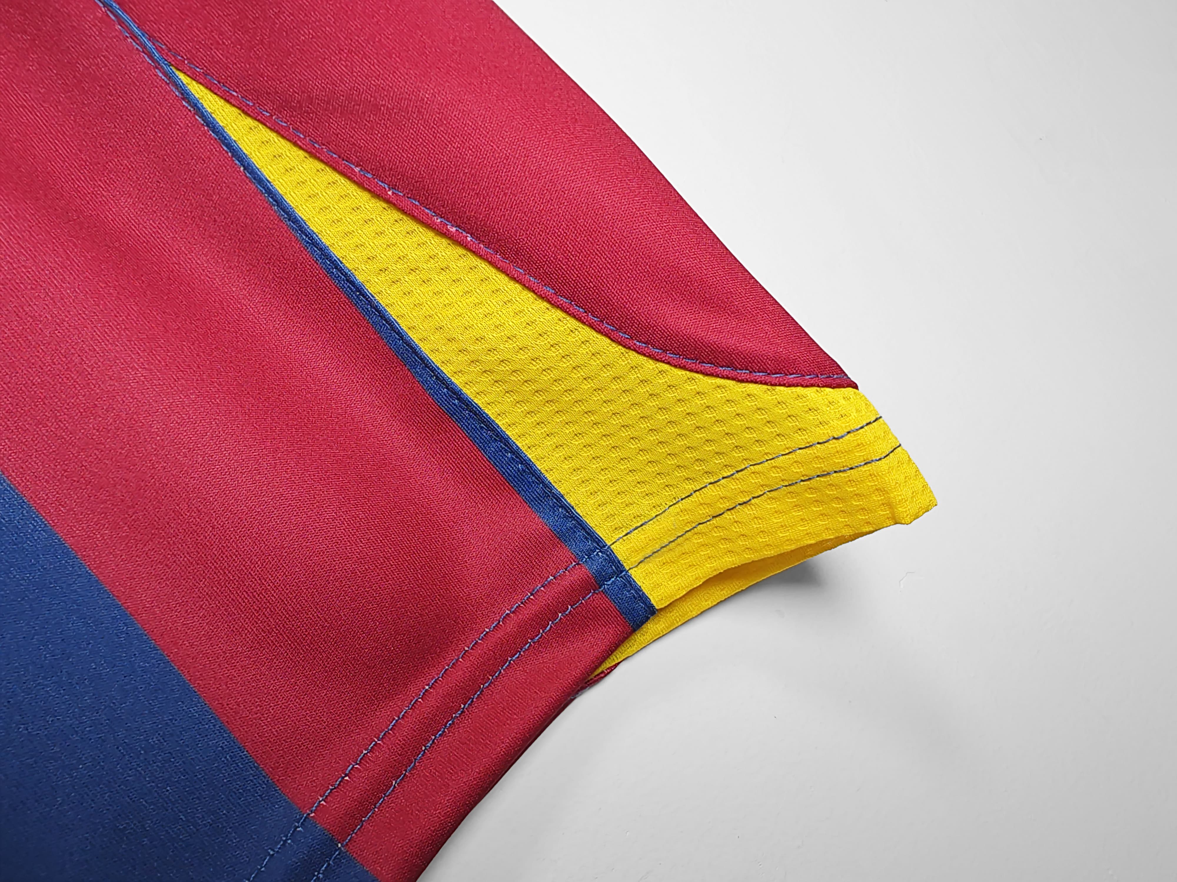 Barcelona 2004 - 2005 Home Jersey 4
