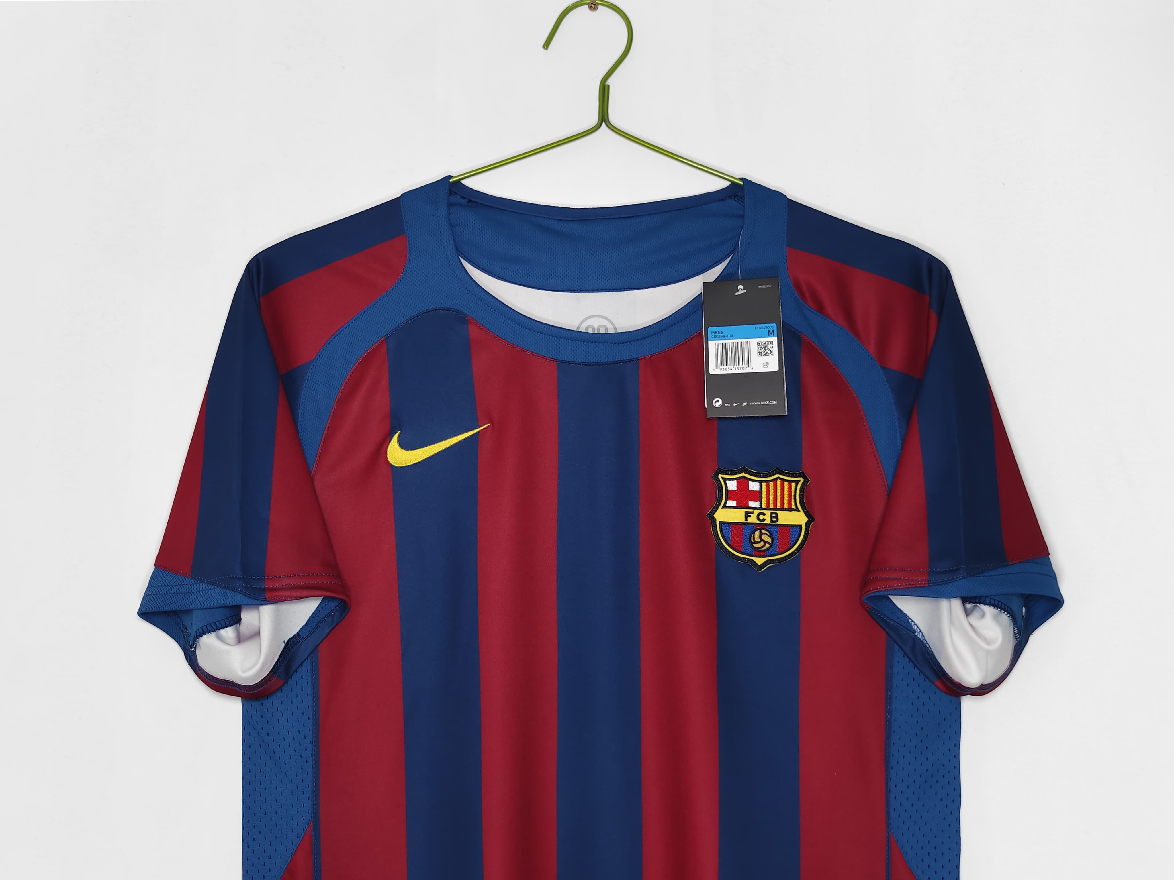 Barcelona 2004 - 2005 Home Jersey 8
