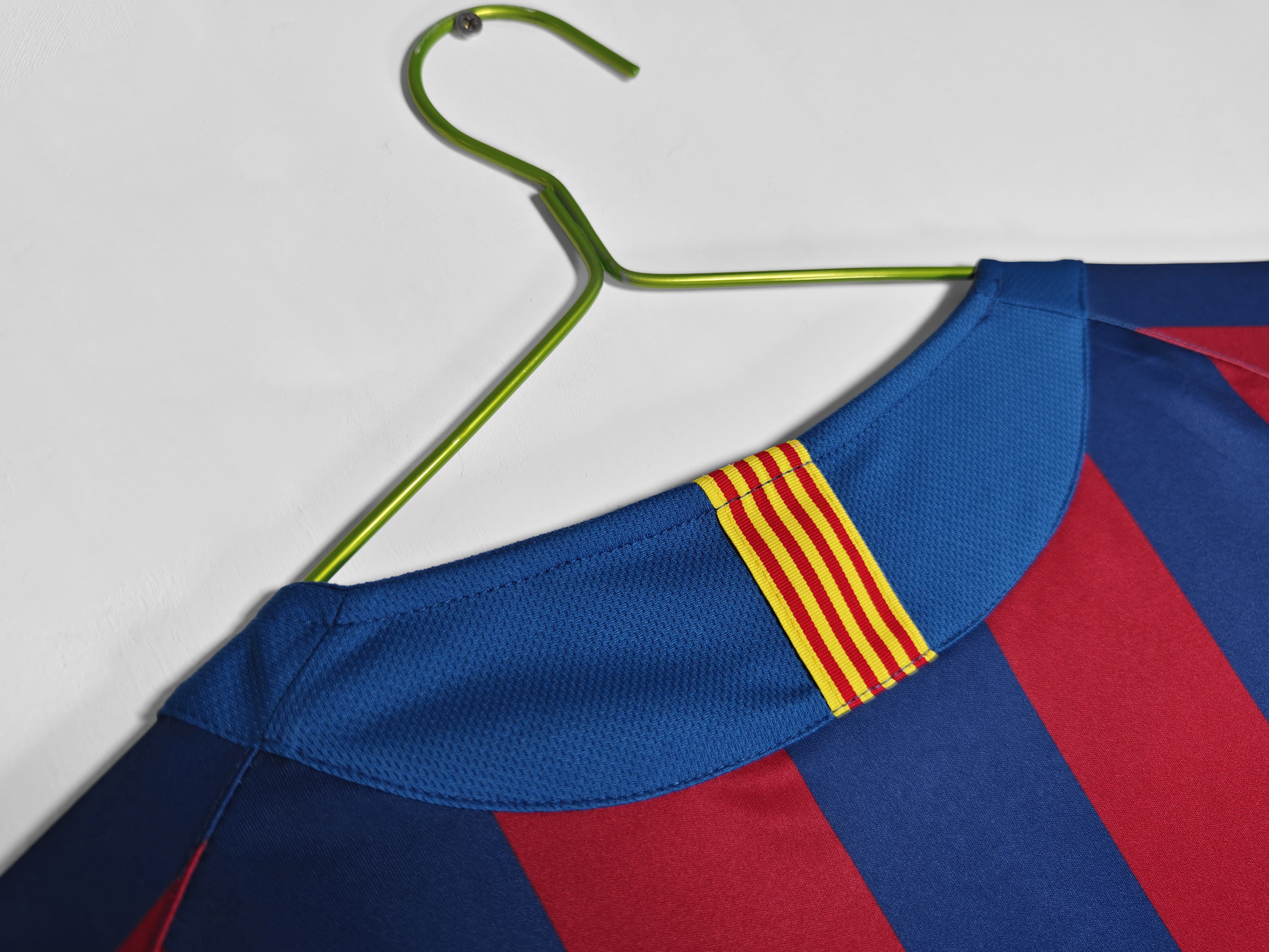 Barcelona 2004 - 2005 Home Jersey 6