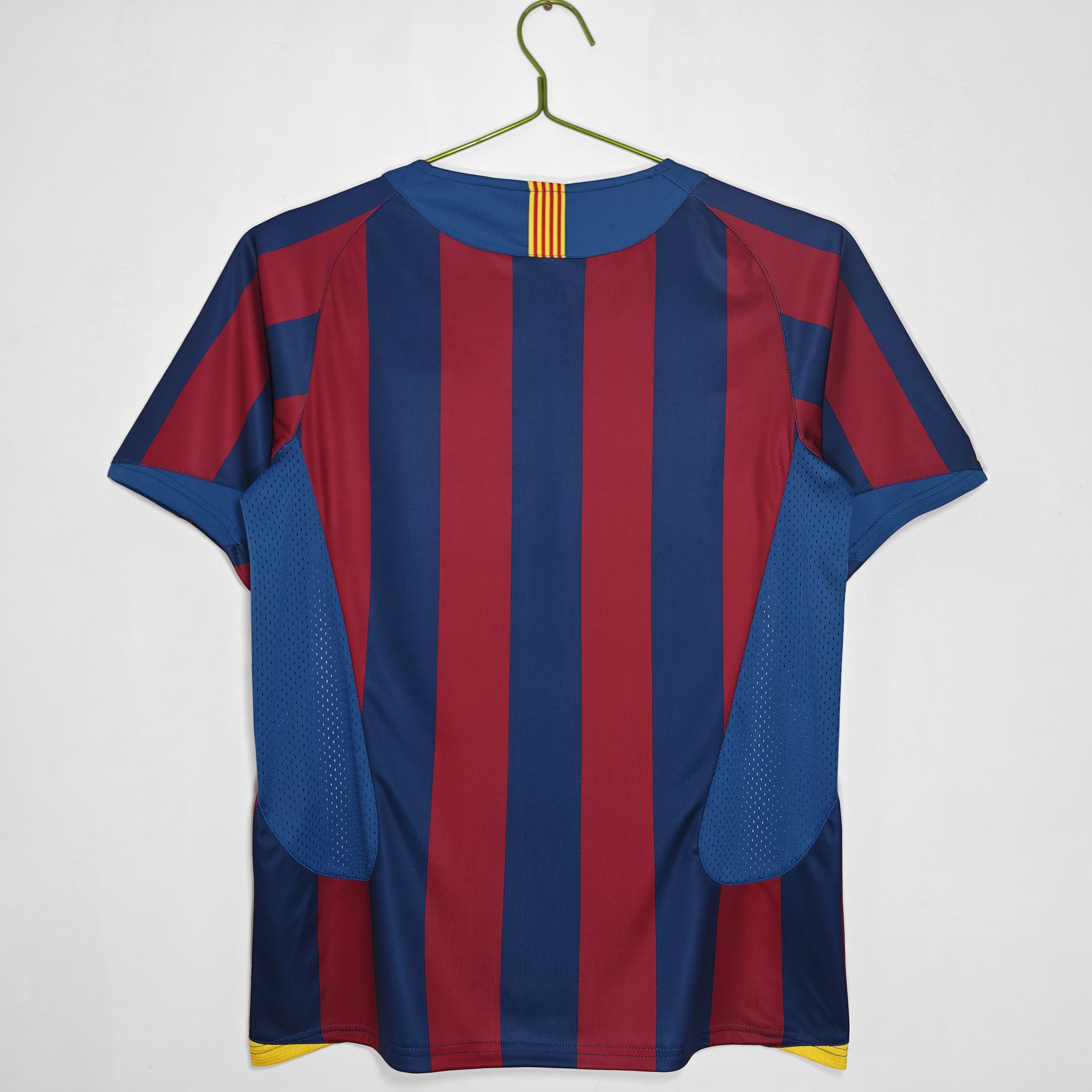 Barcelona 2004 - 2005 Home Jersey 9