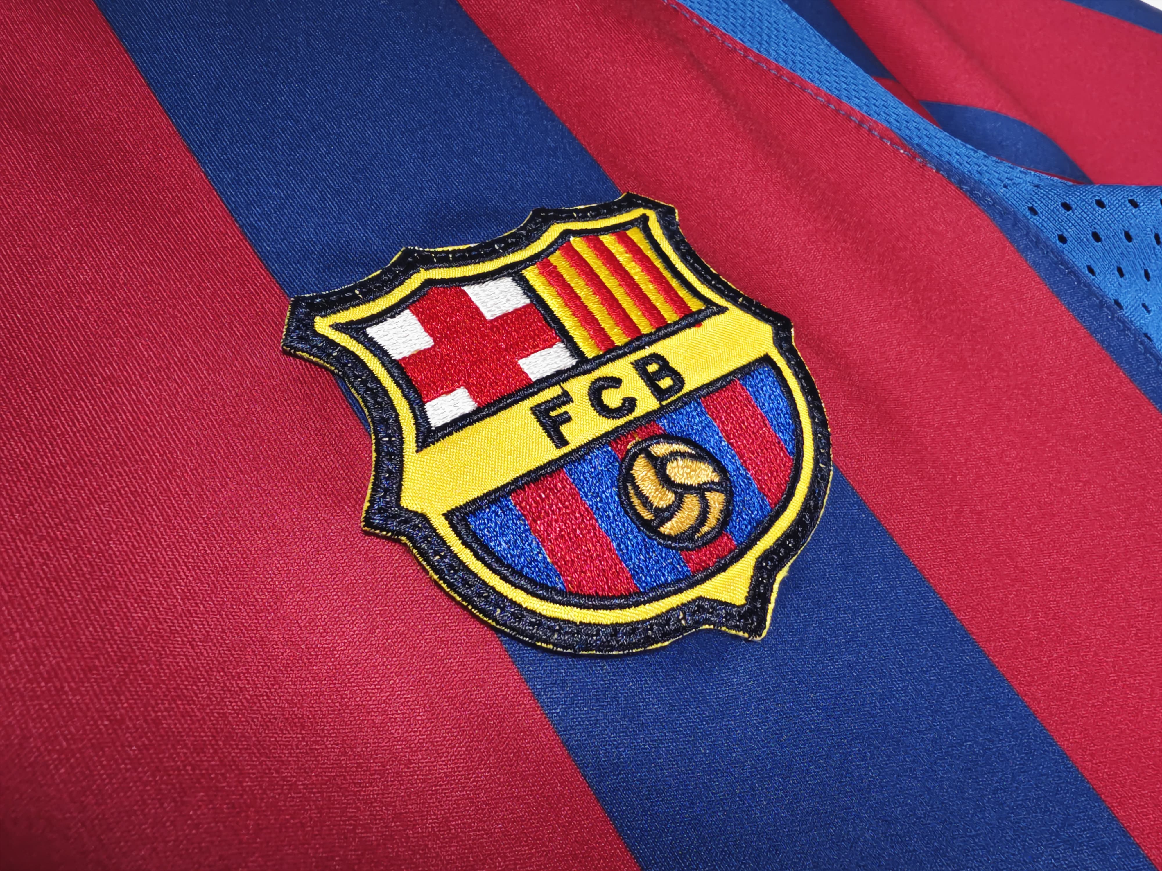 Barcelona 2004 - 2005 Home Jersey 2