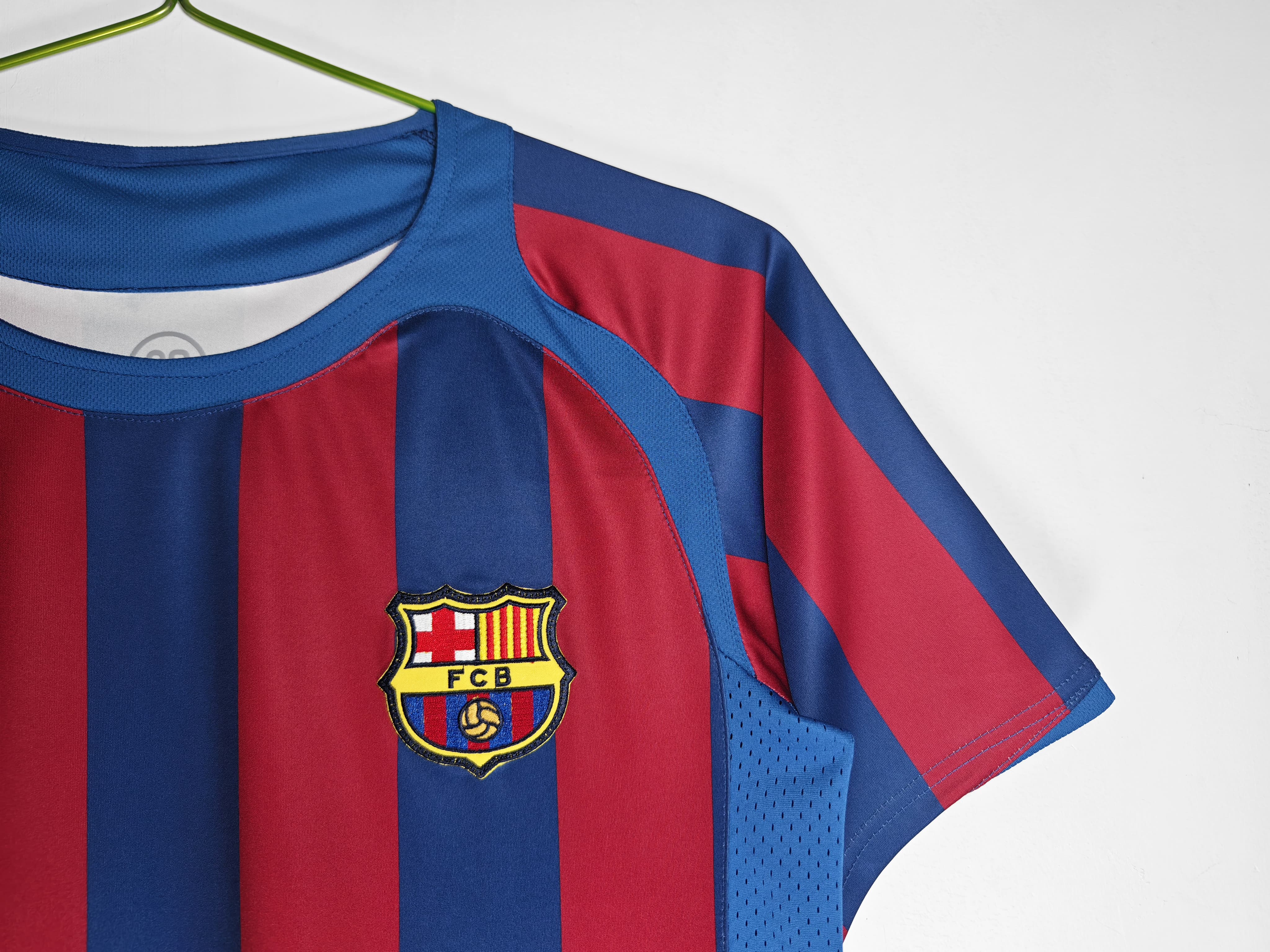 Barcelona 2004 - 2005 Home Jersey 5