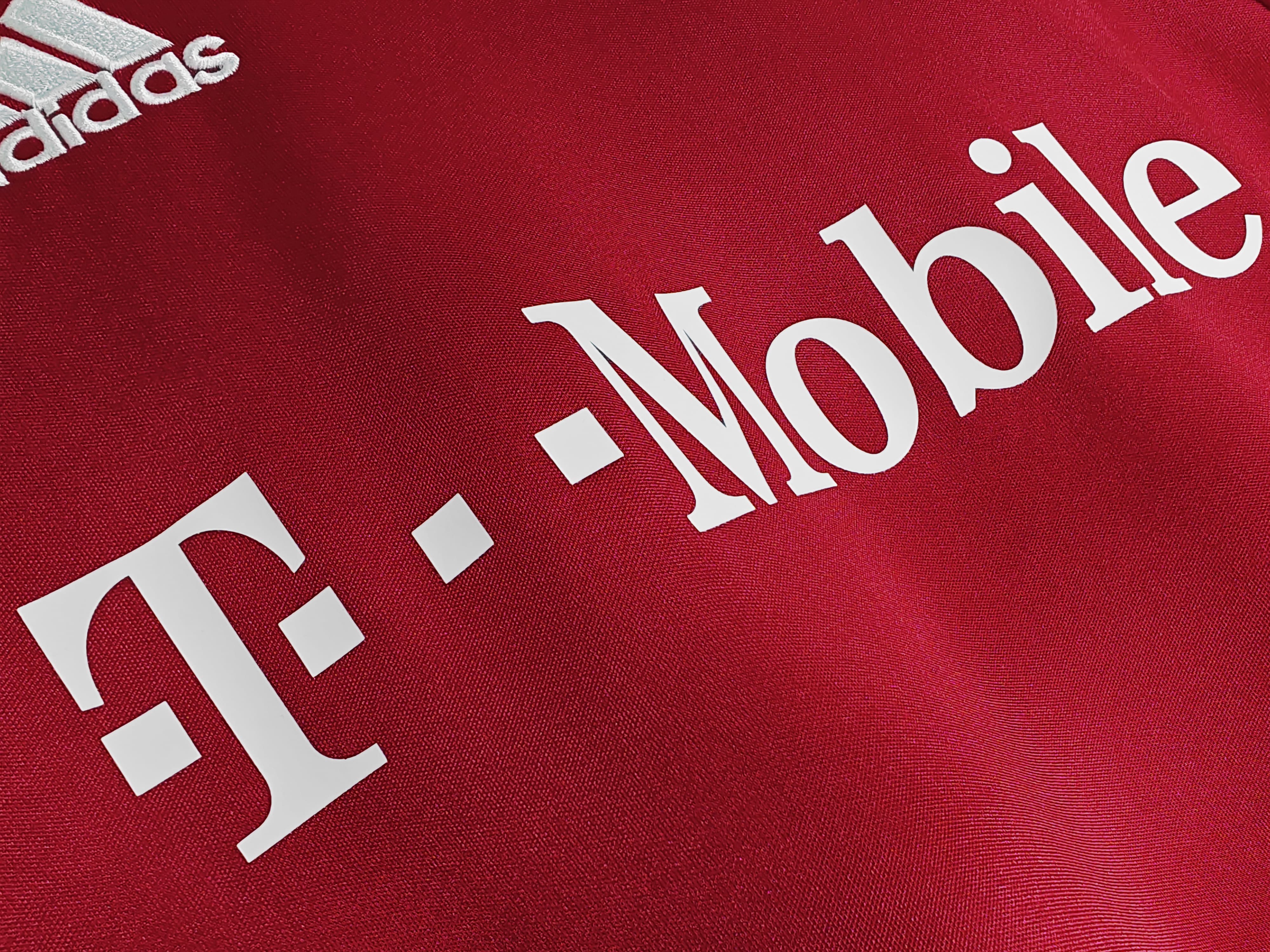 The FC Bayern Munich 2003/04 adidas Home Football Jersey 2