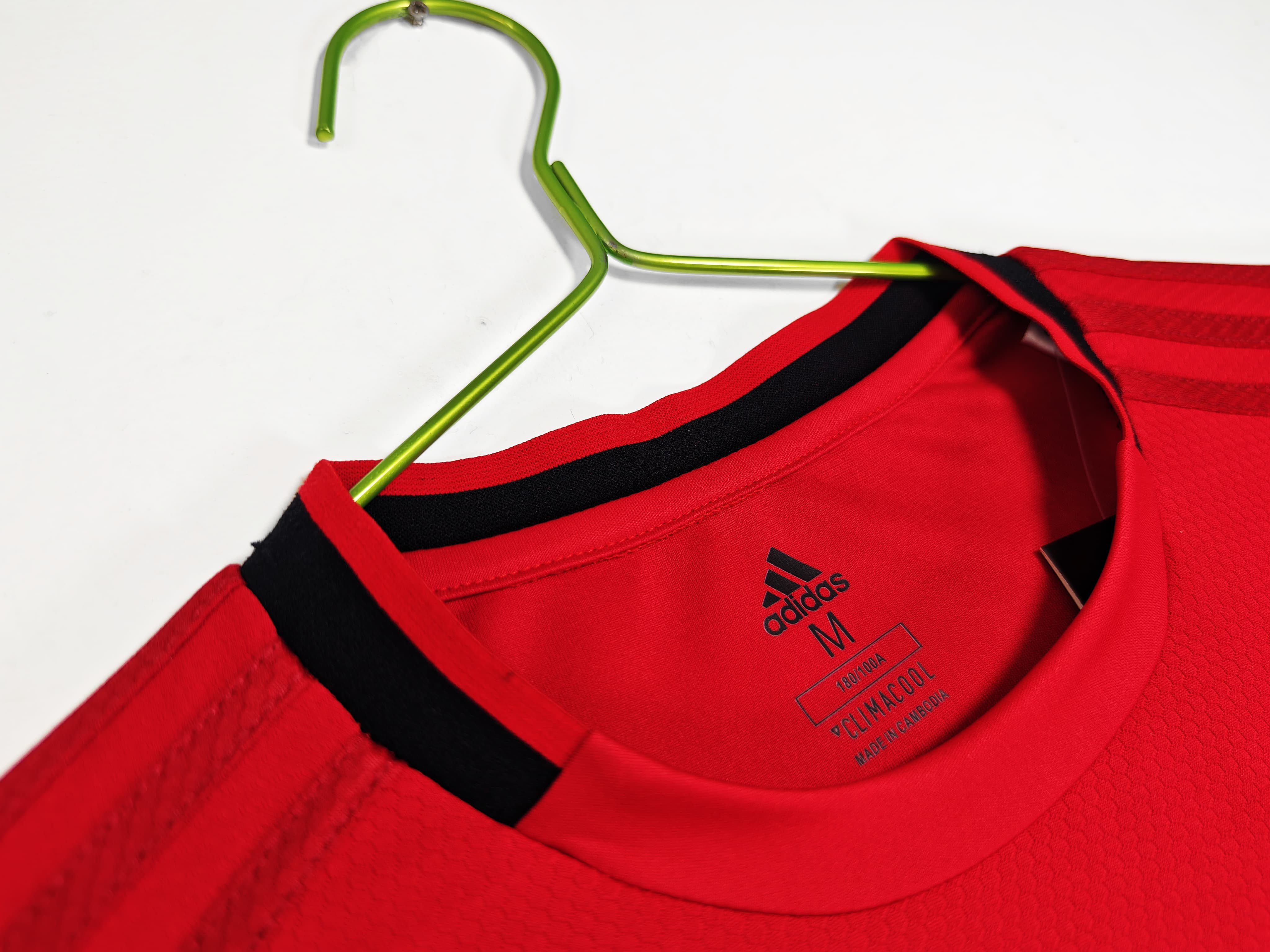 The Manchester United Retro 2019/20 Home Football Jersey 5