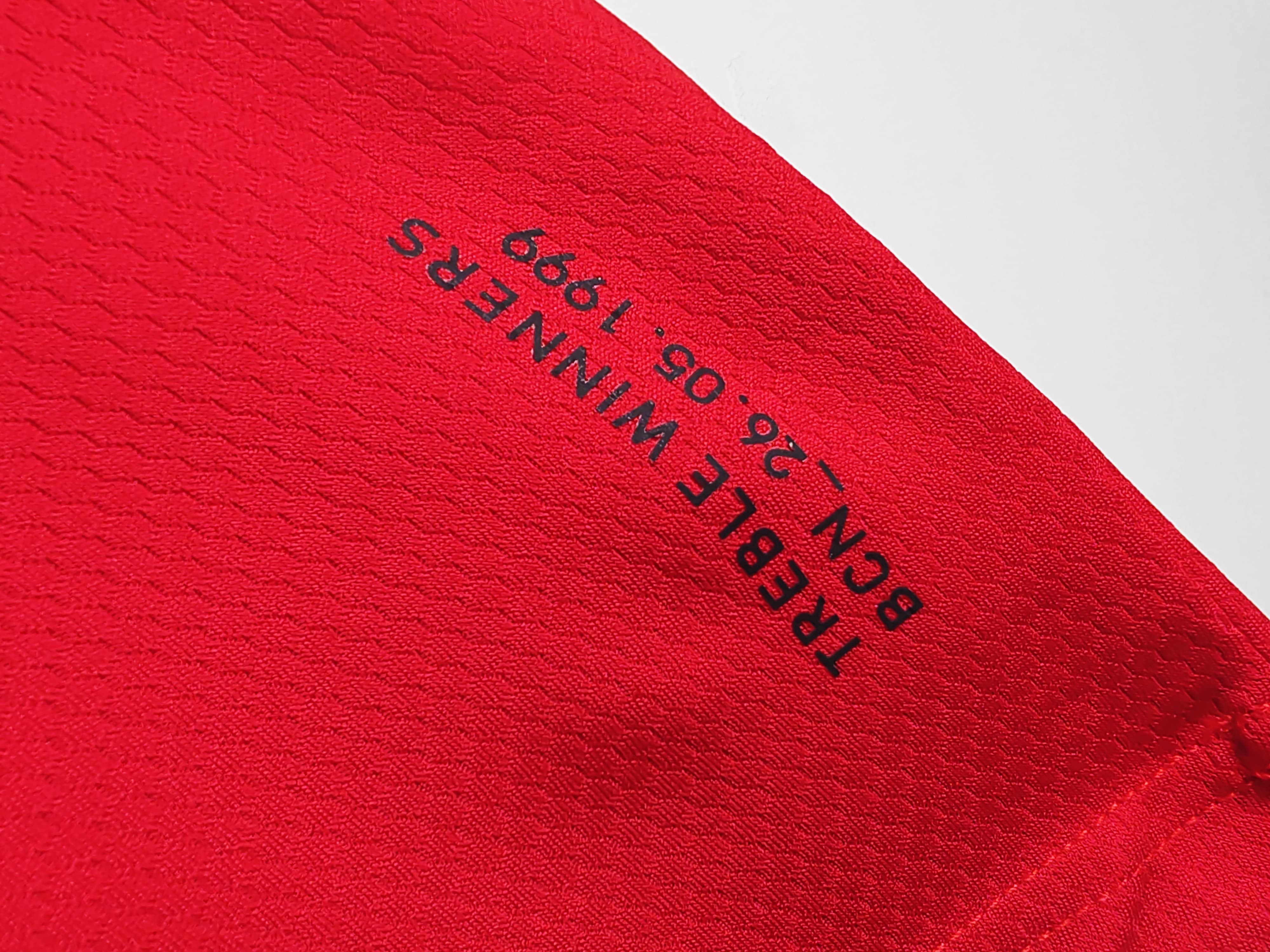 The Manchester United Retro 2019/20 Home Football Jersey 6