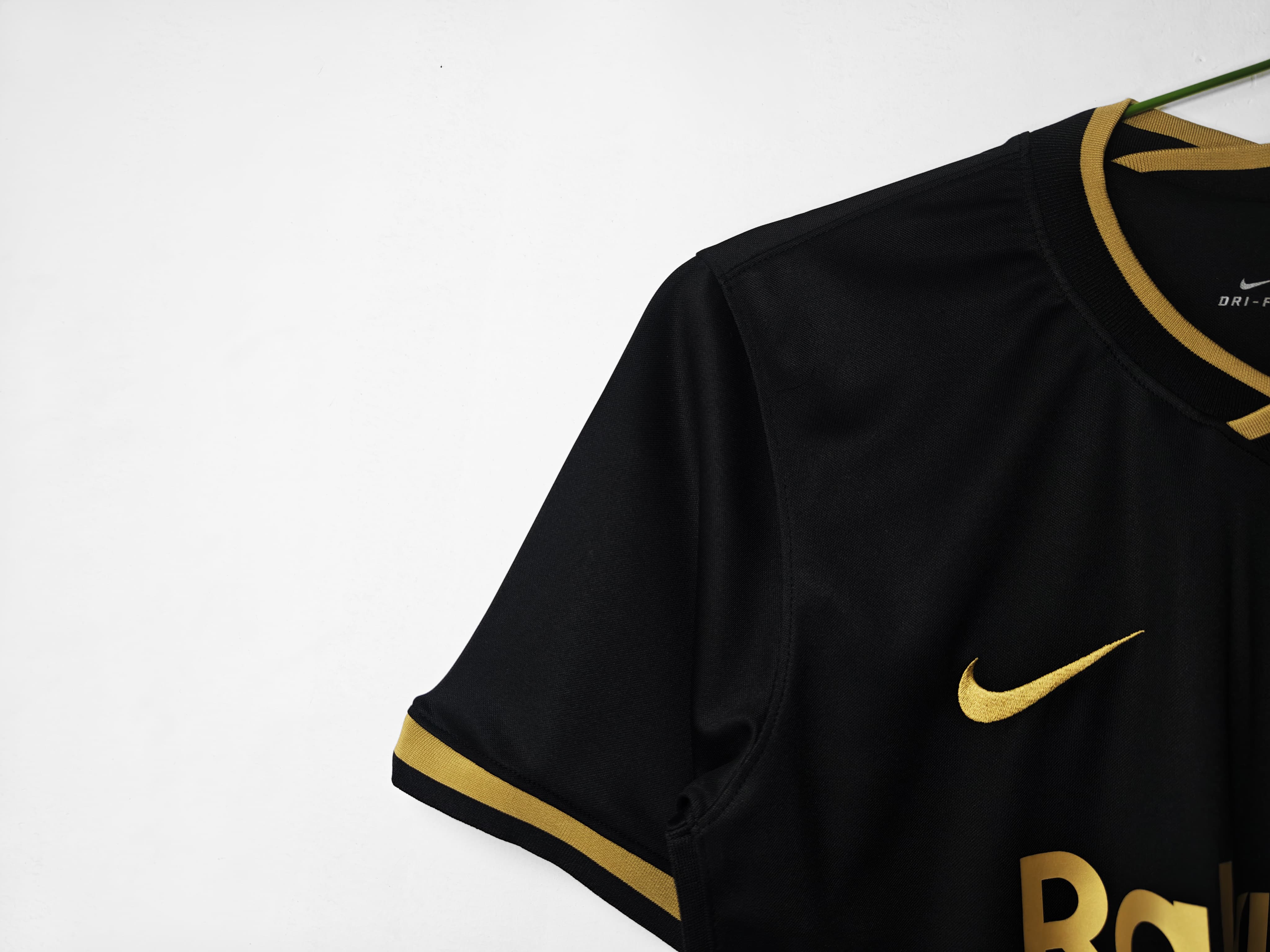 The FC Barcelona Retro 2020/21 Away Football Jersey 6