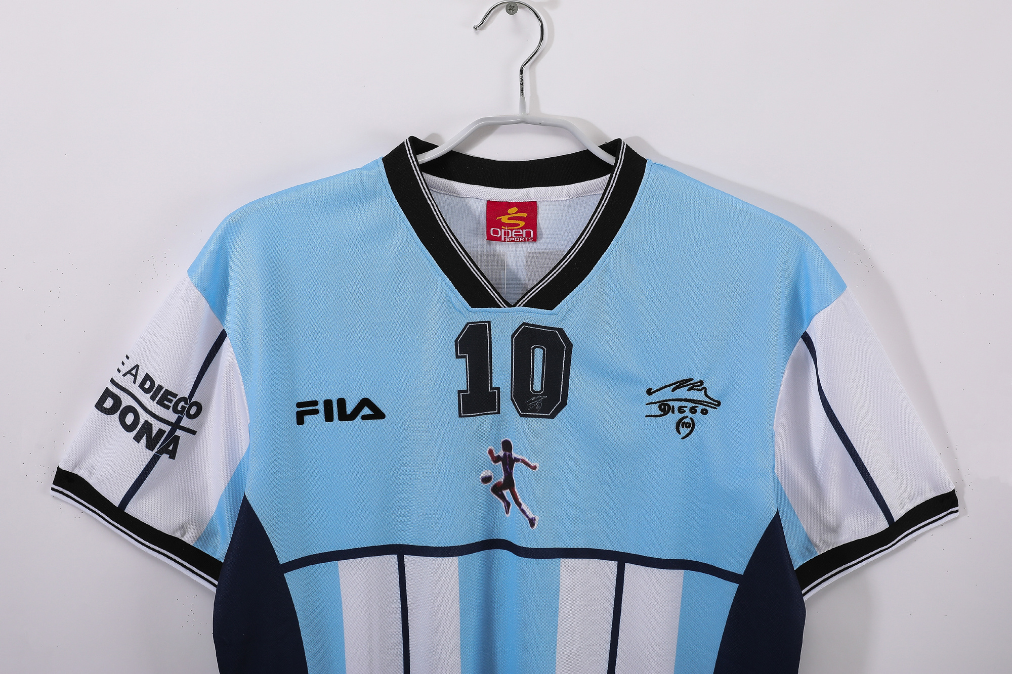 The Argentina Retro 2001 Home Memorial Edition Football Jersey 2