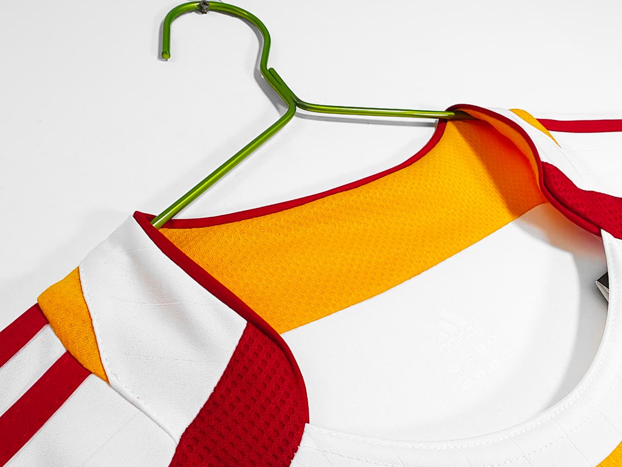 The Spain Retro 2006 Away White Football Jersey 3