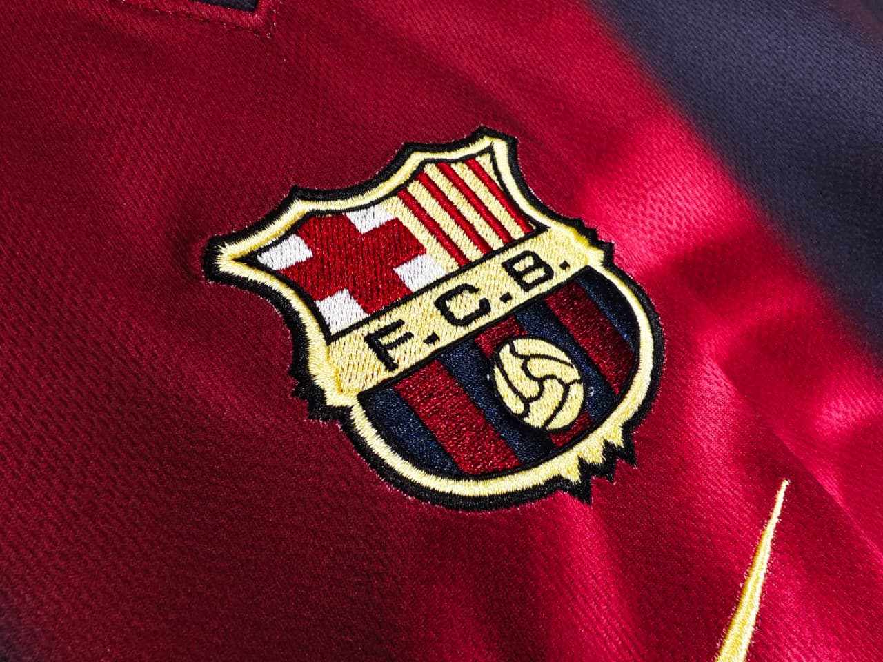 The FC Barcelona Retro 2000/01 Home Stadium Football Jersey 6