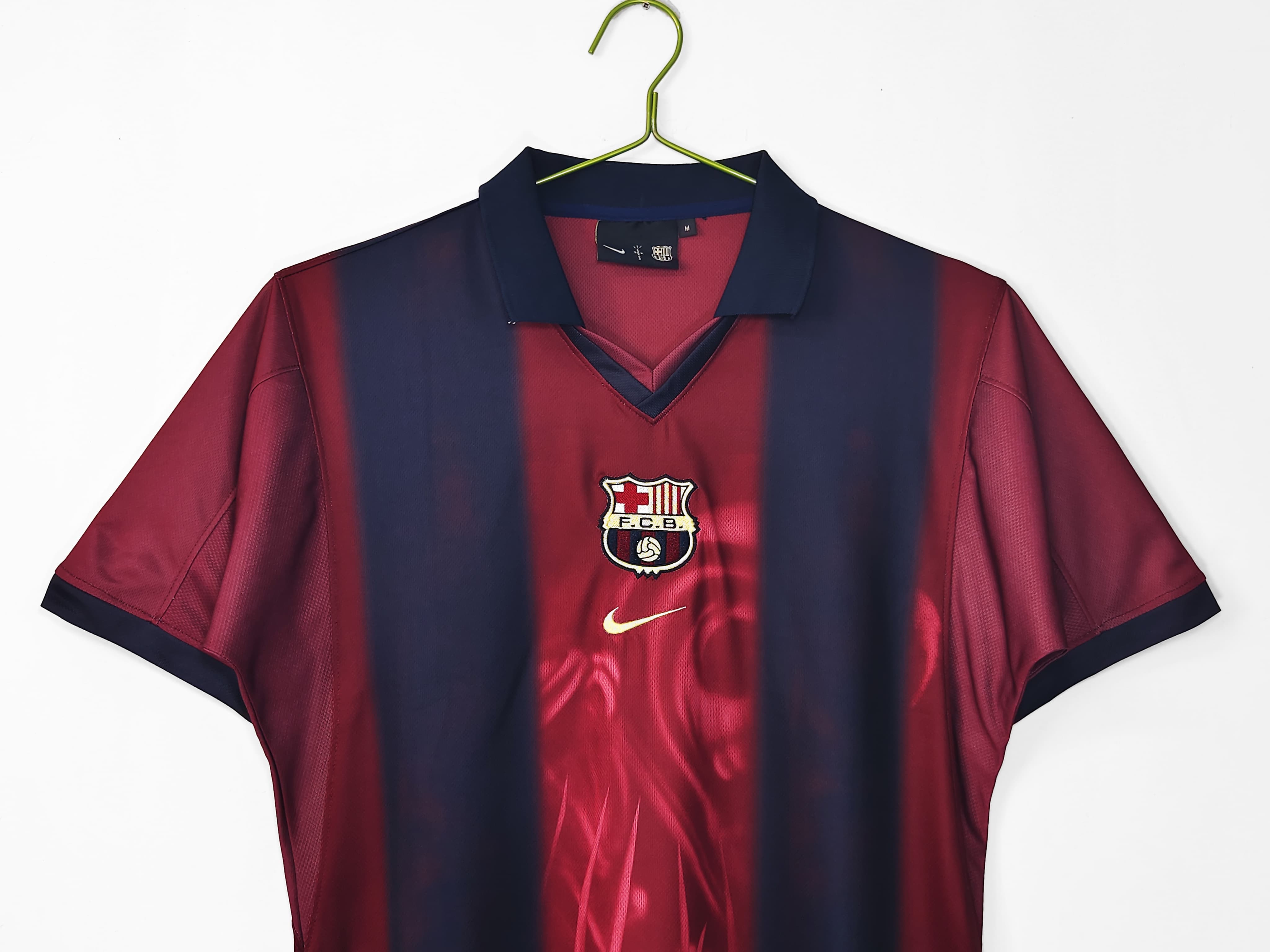 The FC Barcelona Retro 2000/01 Home Stadium Football Jersey 7