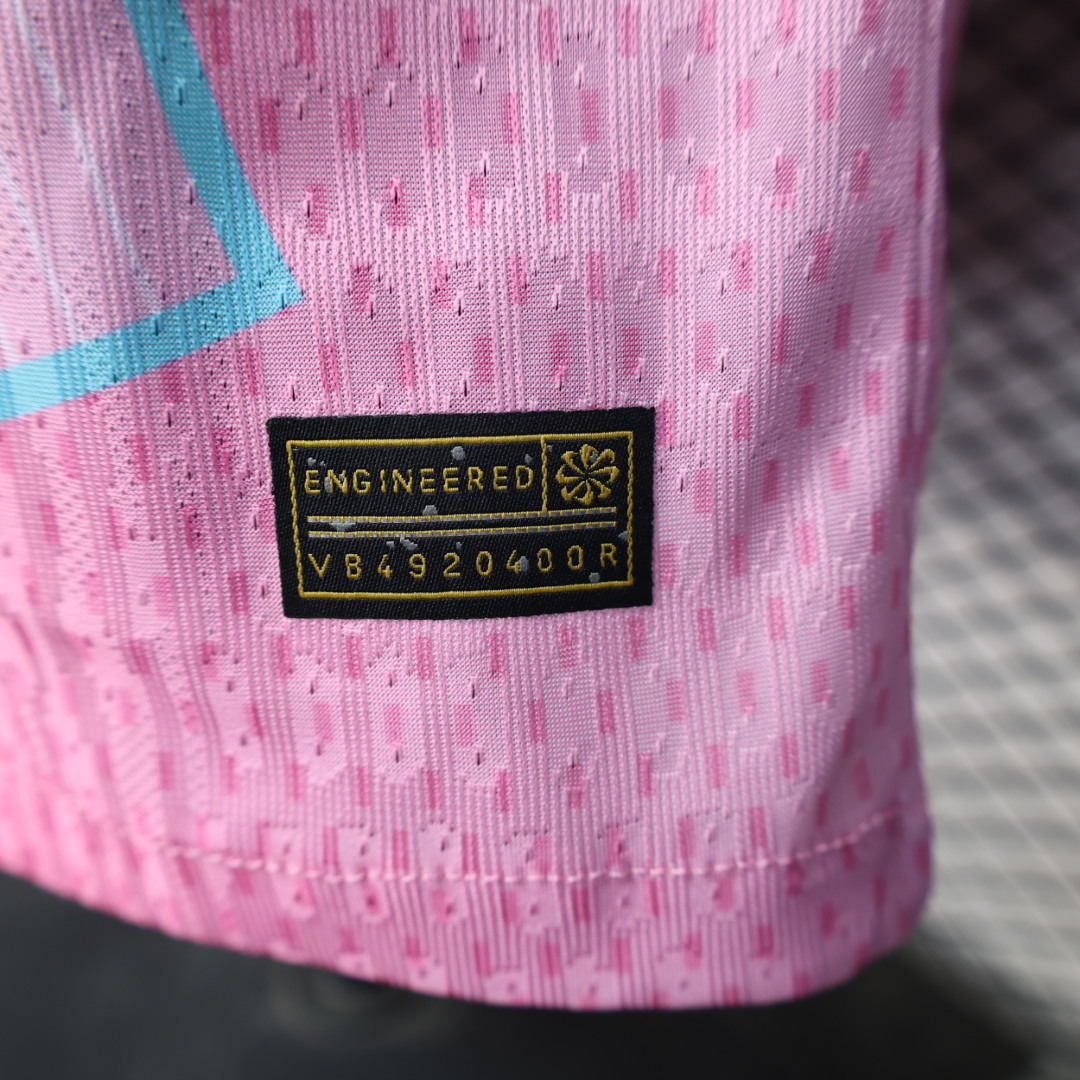 The FC Barcelona 2025/26 Pink Special Edition Jersey 5
