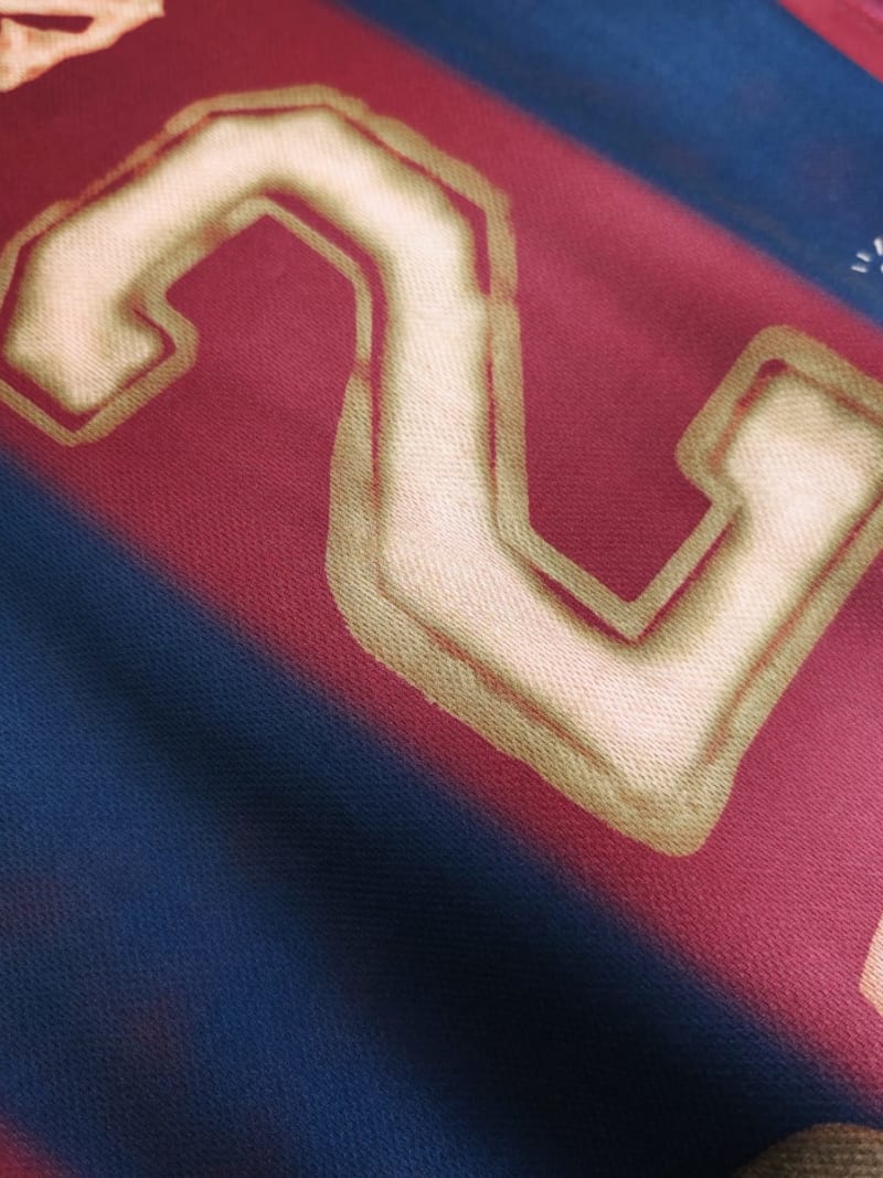 The FC Barcelona Retro 2000/01 Home Stadium Football Jersey - Barcelona 2000/01 View 2