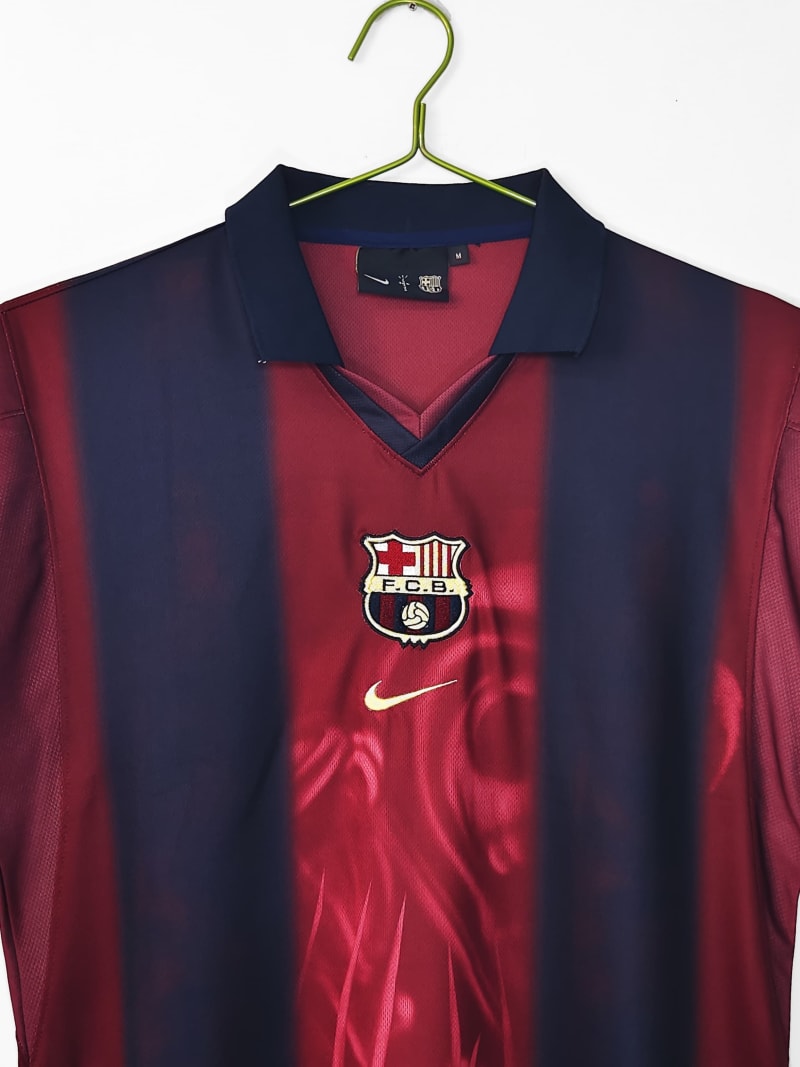 The FC Barcelona Retro 2000/01 Home Stadium Football Jersey - Barcelona 2000/01 View 7
