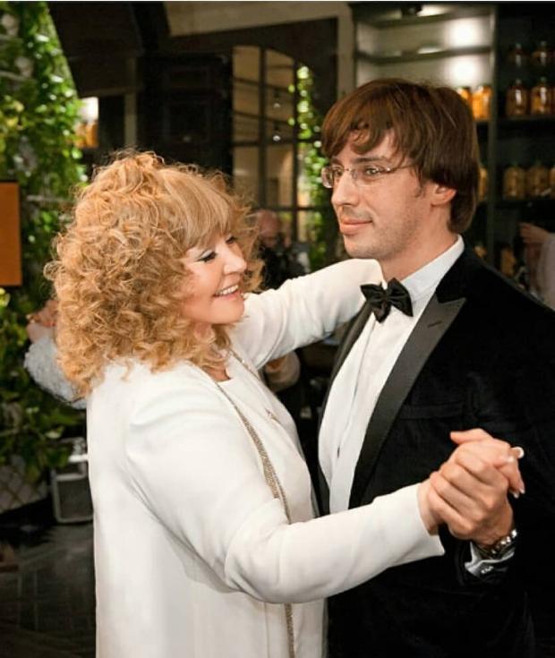 Дети Галкина и Пугачевой придумали забавный обряд для избавления коронавируса