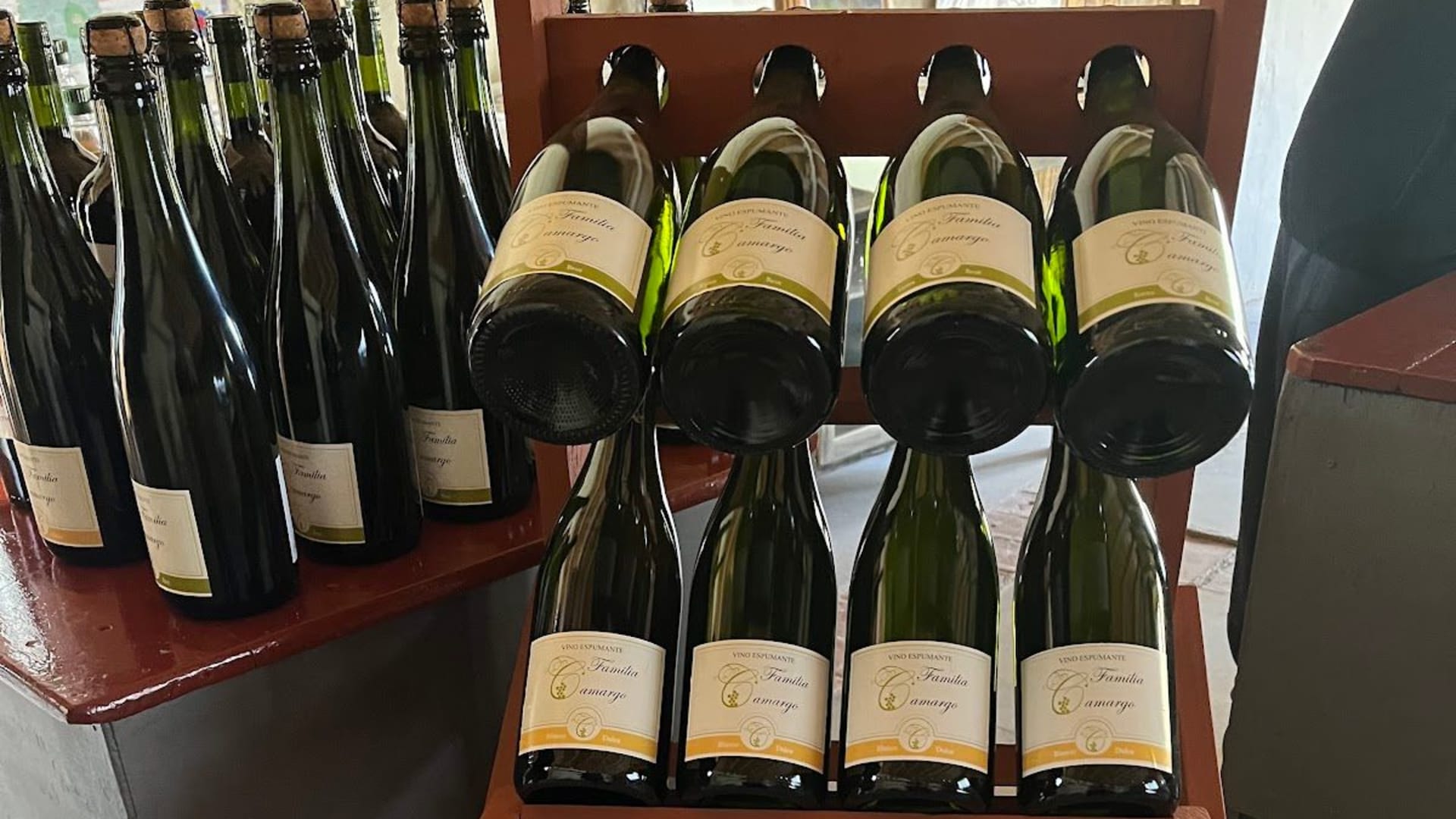 FAMILIA CAMARGO (Bodega / Espumantes) -Las Paredes - Foto 1
