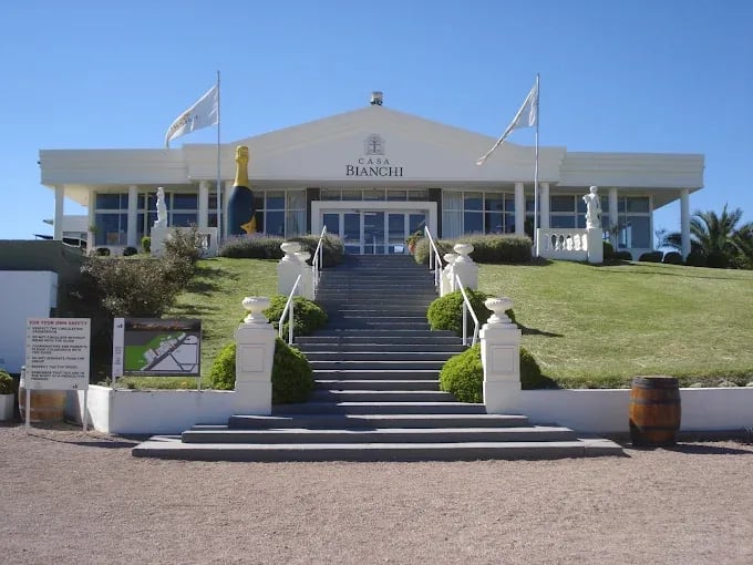 Bodegas Bianchi - Foto 1