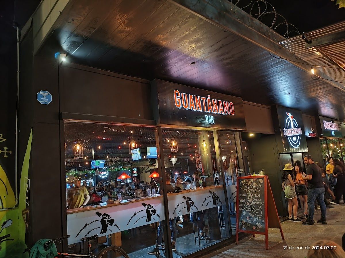 GUANTANAMO POOL BAR - Ciudad - Foto 1