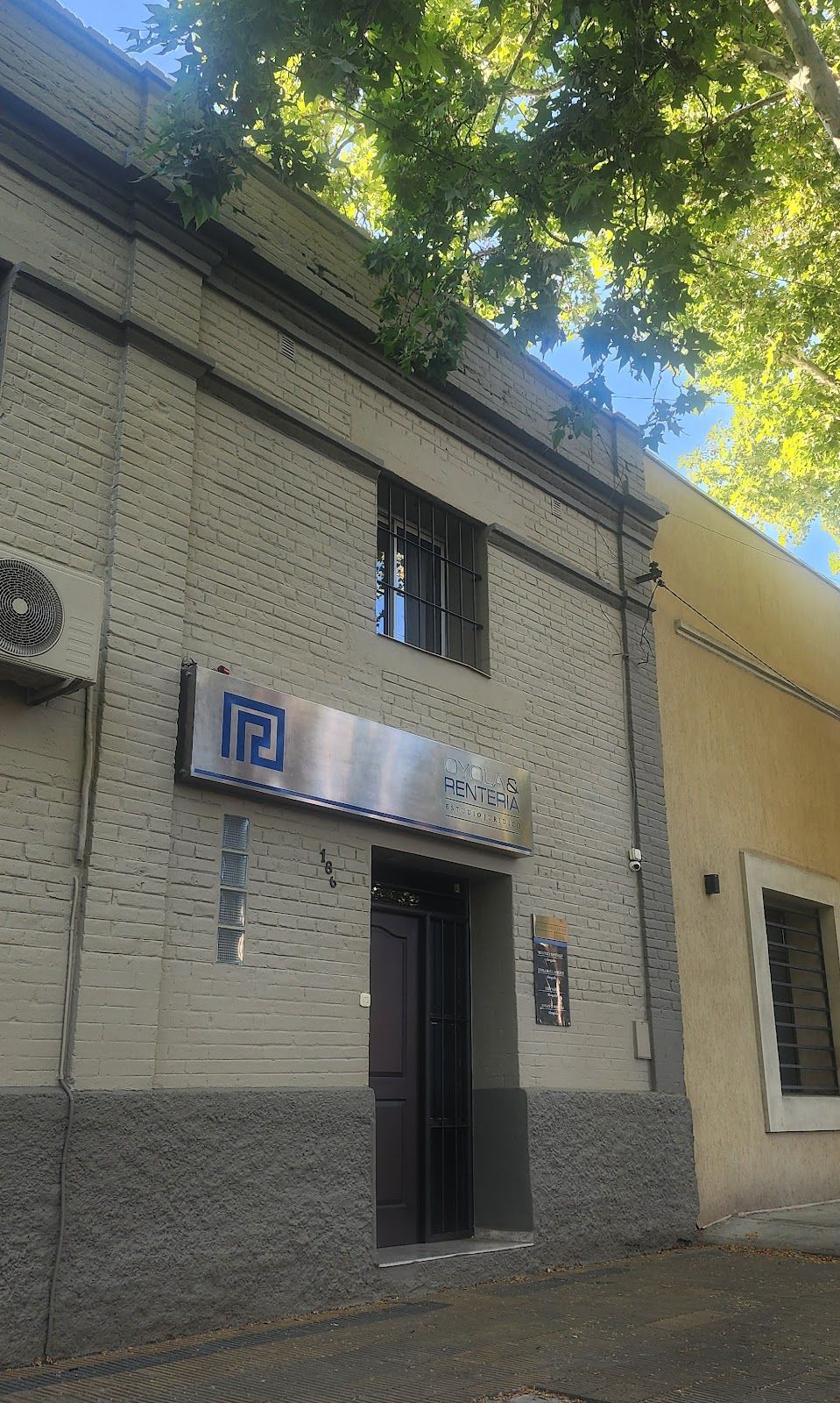 Oyola - Rentería & Asociados - Foto 1