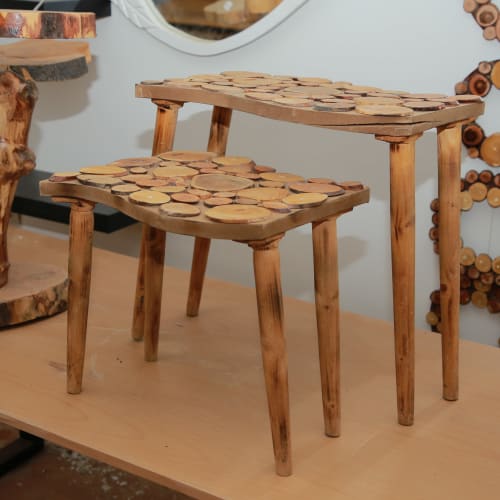 Duo de tables rondelles Cèdre d’El Hajeb – Plateaux graphiques et pieds simples — vue II