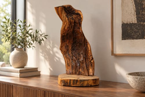 Totem brut Cèdre d’El Hajeb – Fragment vertical et texture vivante — vue I