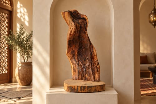 Totem brut Cèdre d’El Hajeb – Fragment vertical et texture vivante — vue II