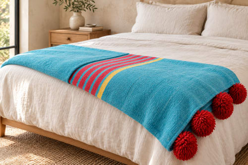 Plaid du Moyen Atlas – Bleu turquoise & pompons rouges — vue II