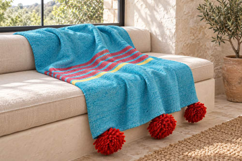 Plaid du Moyen Atlas – Bleu turquoise & pompons rouges — vue III
