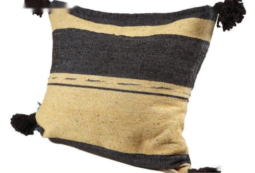 Coussin du Moyen Atlas – Sable & anthracite à pompons noirs — vue IV