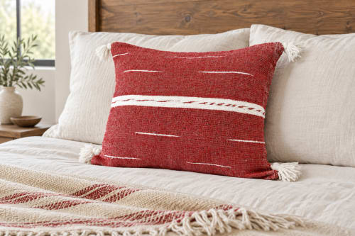 Coussin du Moyen Atlas – Rouge tissé à lignes blanches — vue II