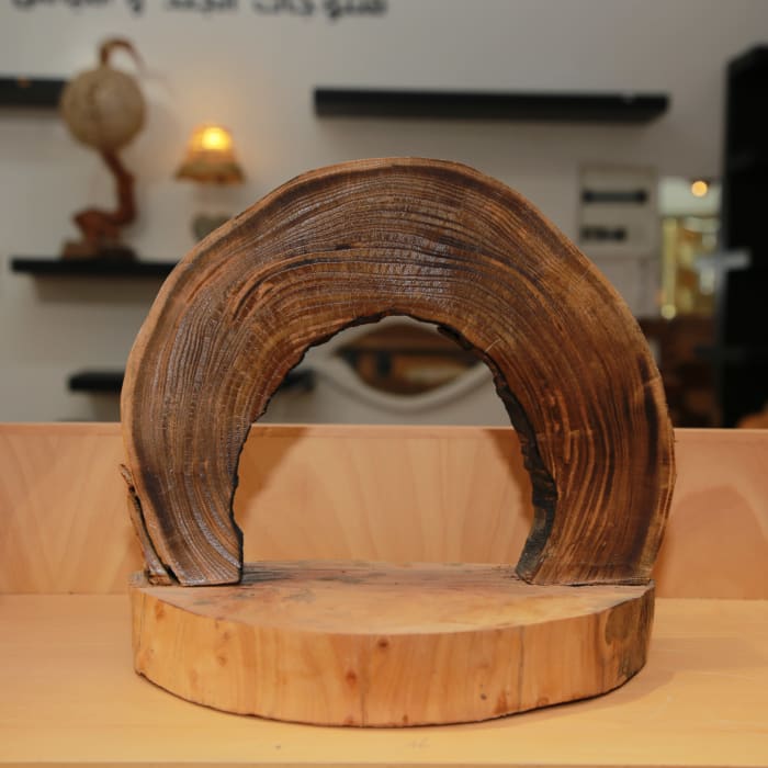 Arche décorative Cèdre d'El Hajeb – Cernes apparents et socle naturel