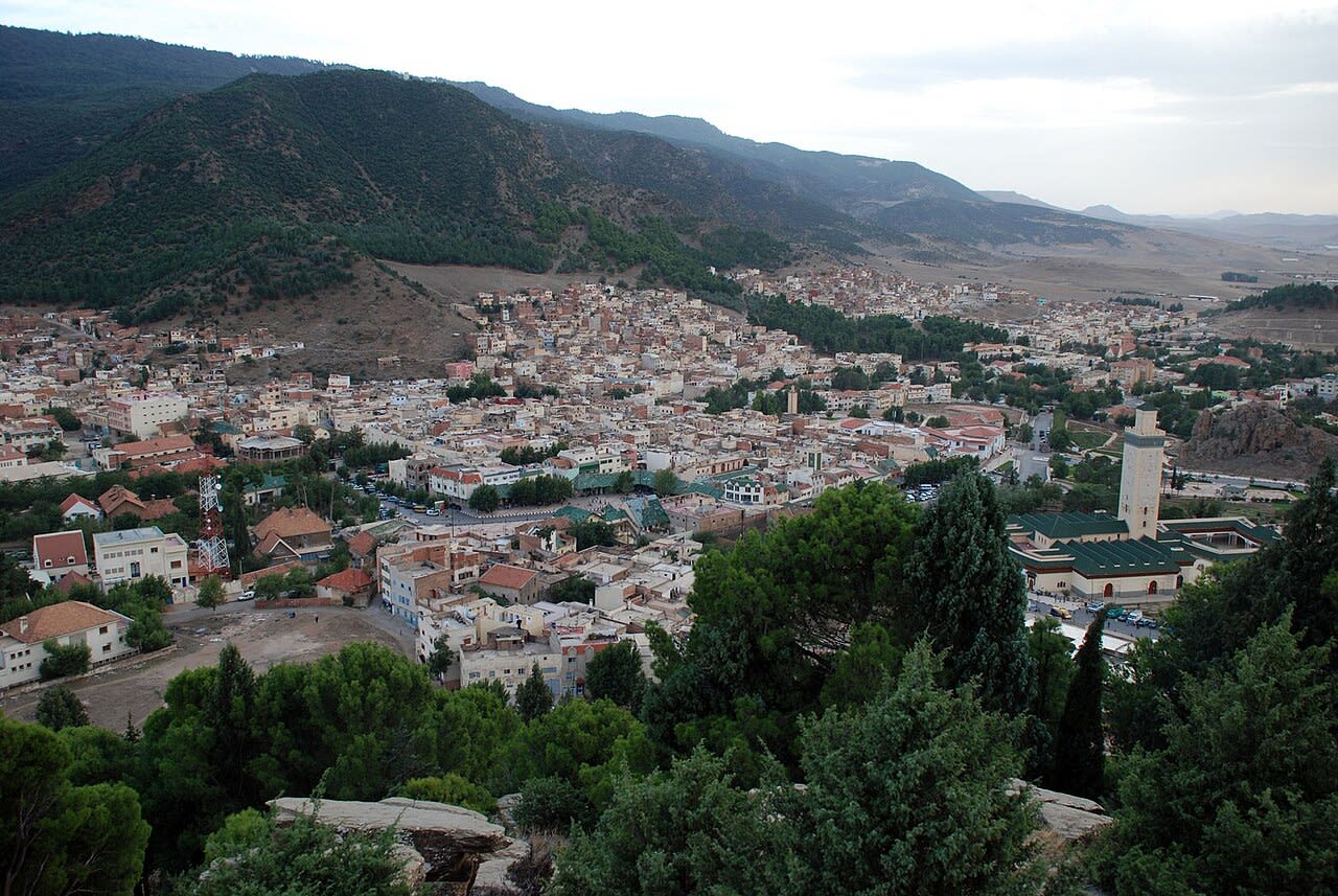 Paysage et artisanat — région d'Azrou, Moyen Atlas