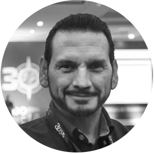 Edgar Martínez Gerente General de Hernie