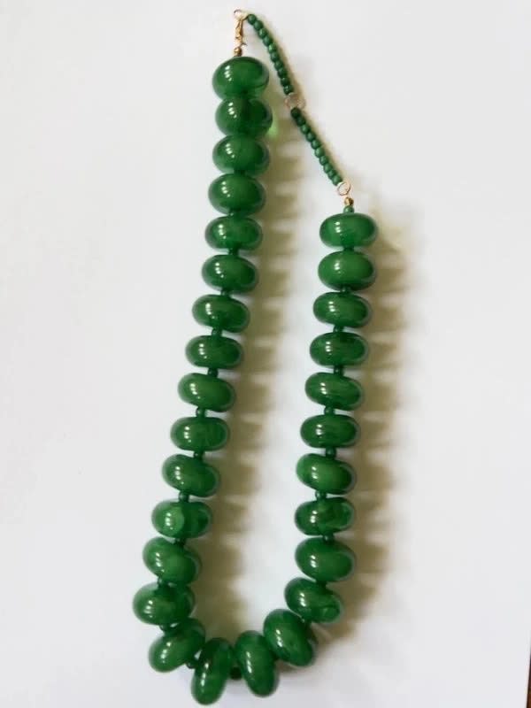 Collier perles de résine verte