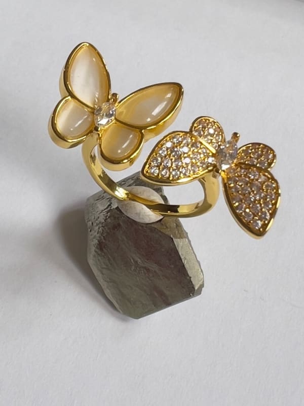 Bague dorée papillon