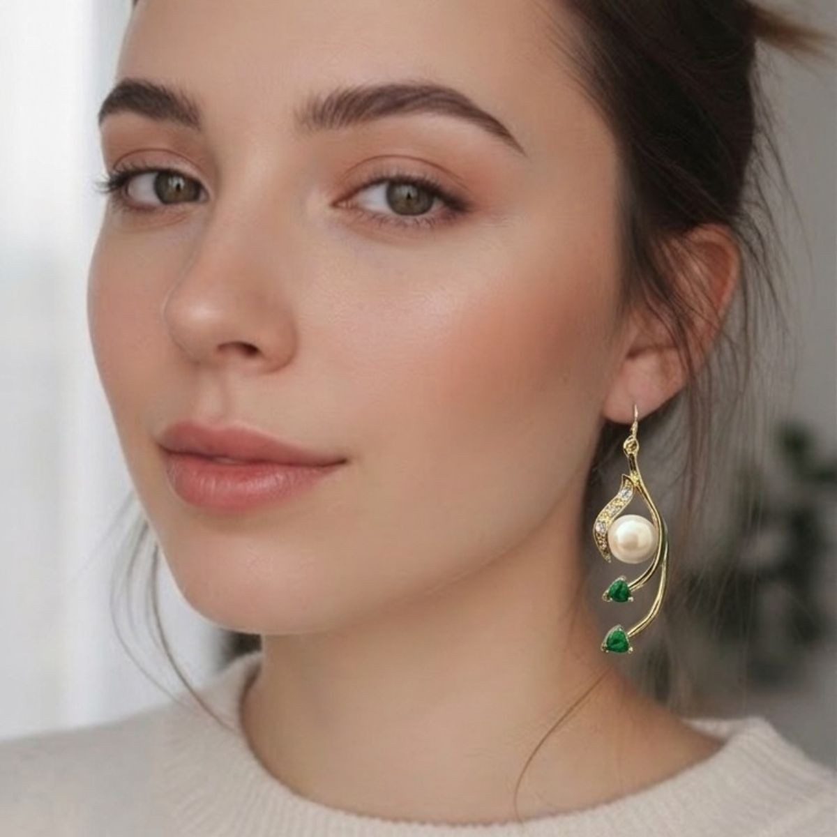 Boucles d’oreilles pendantes Emeraudes et perles Edition limitée