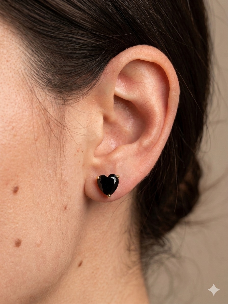 Puces d’oreilles dorées saphir noir coeur