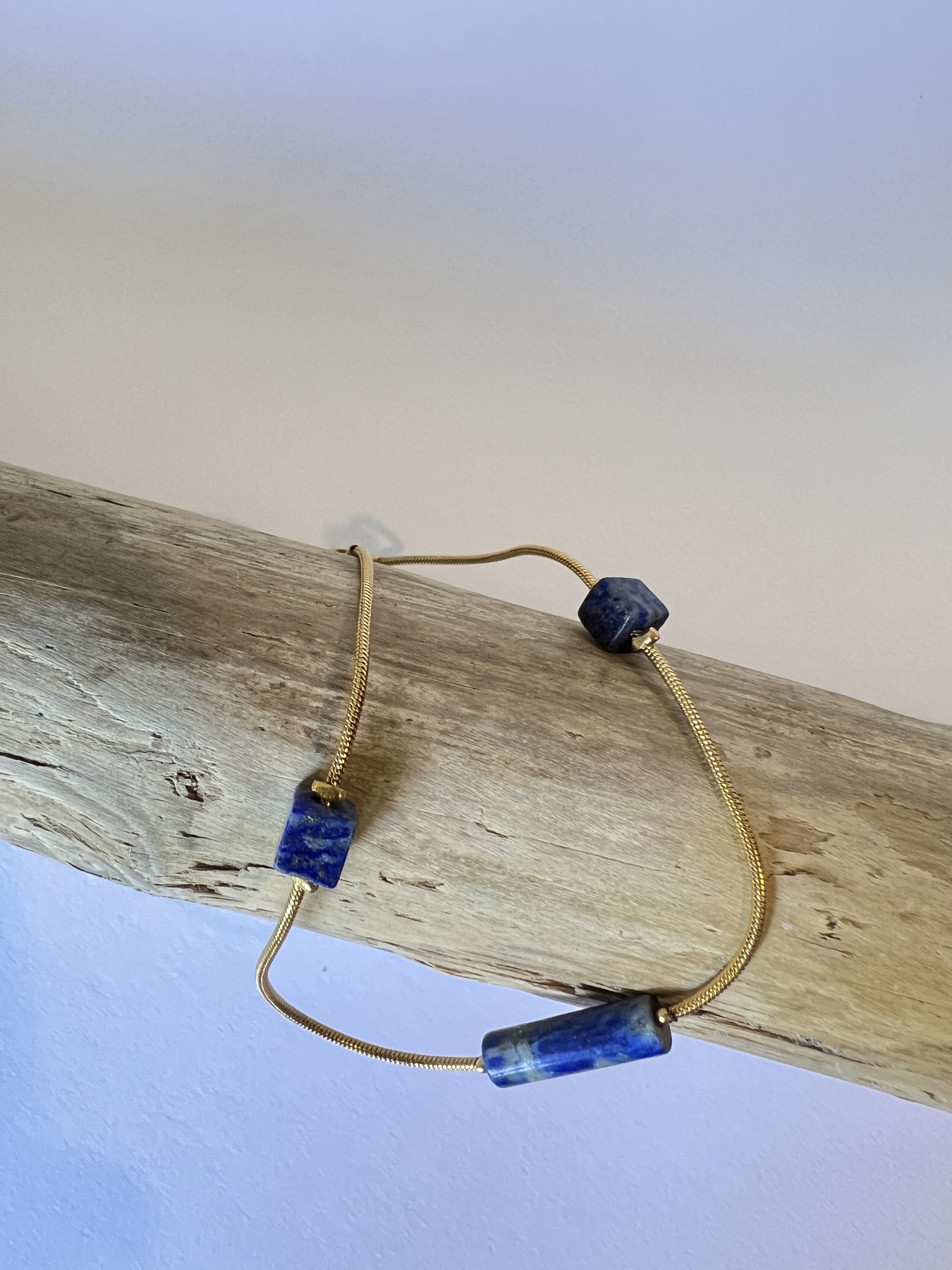 Bracelet acier inoxydable doré Lapis Lazulli 3 perles 