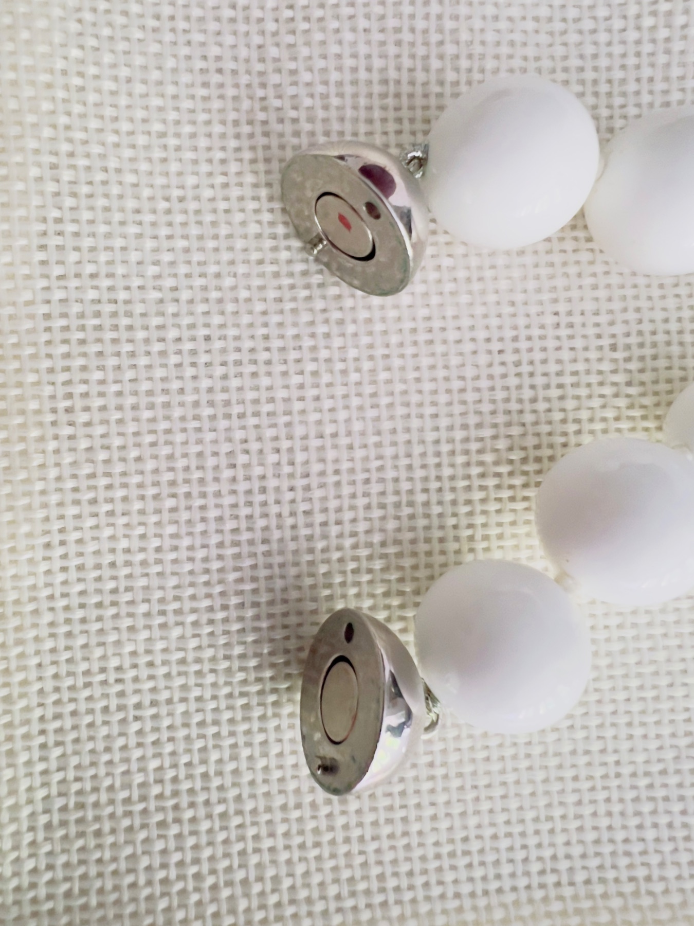 Collier perles blanches acryliques  4