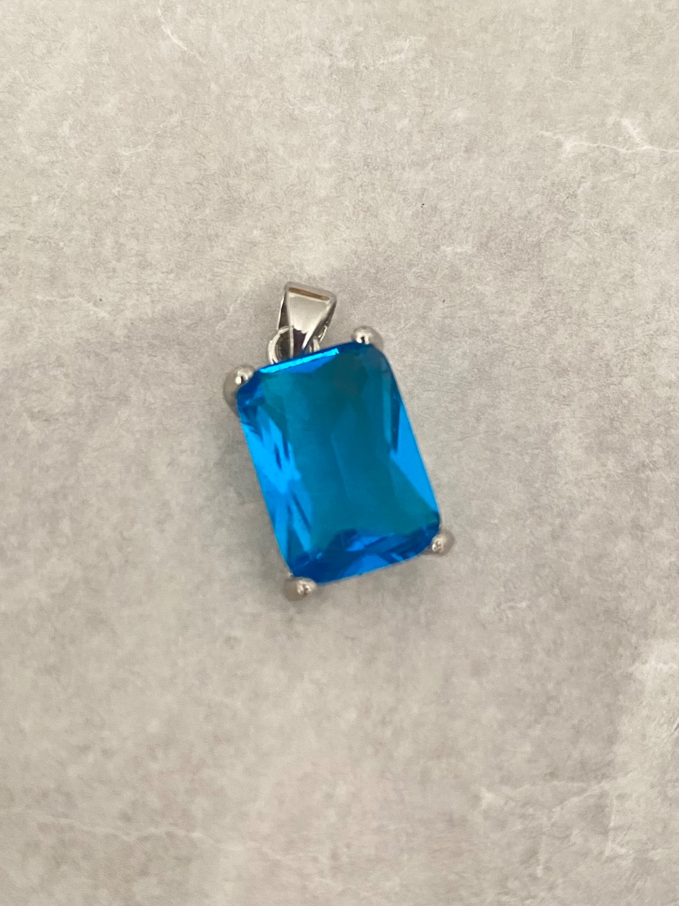 Pendentif Saphir bleu Édition limitée