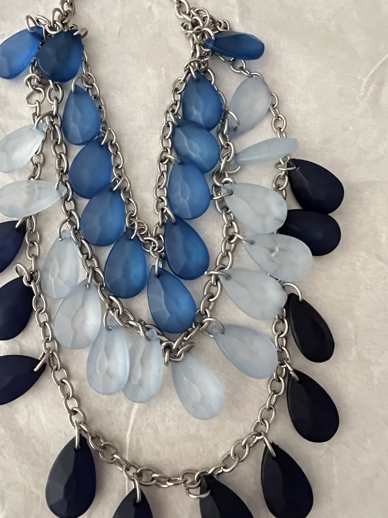 Collier argenté bleu Vintage Charming Charlie  2