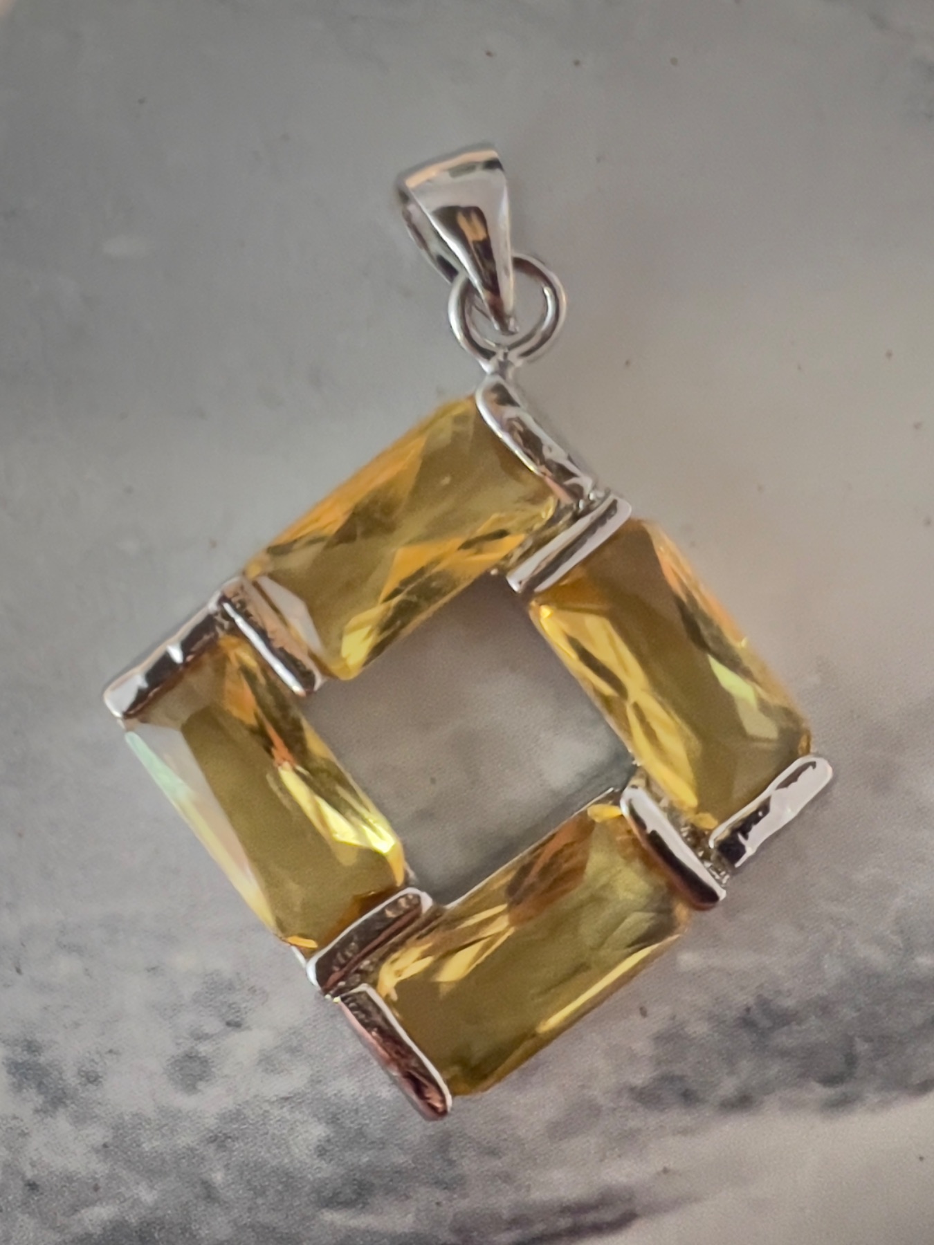 Pendentif Saphir Jaune Édition limitée  2