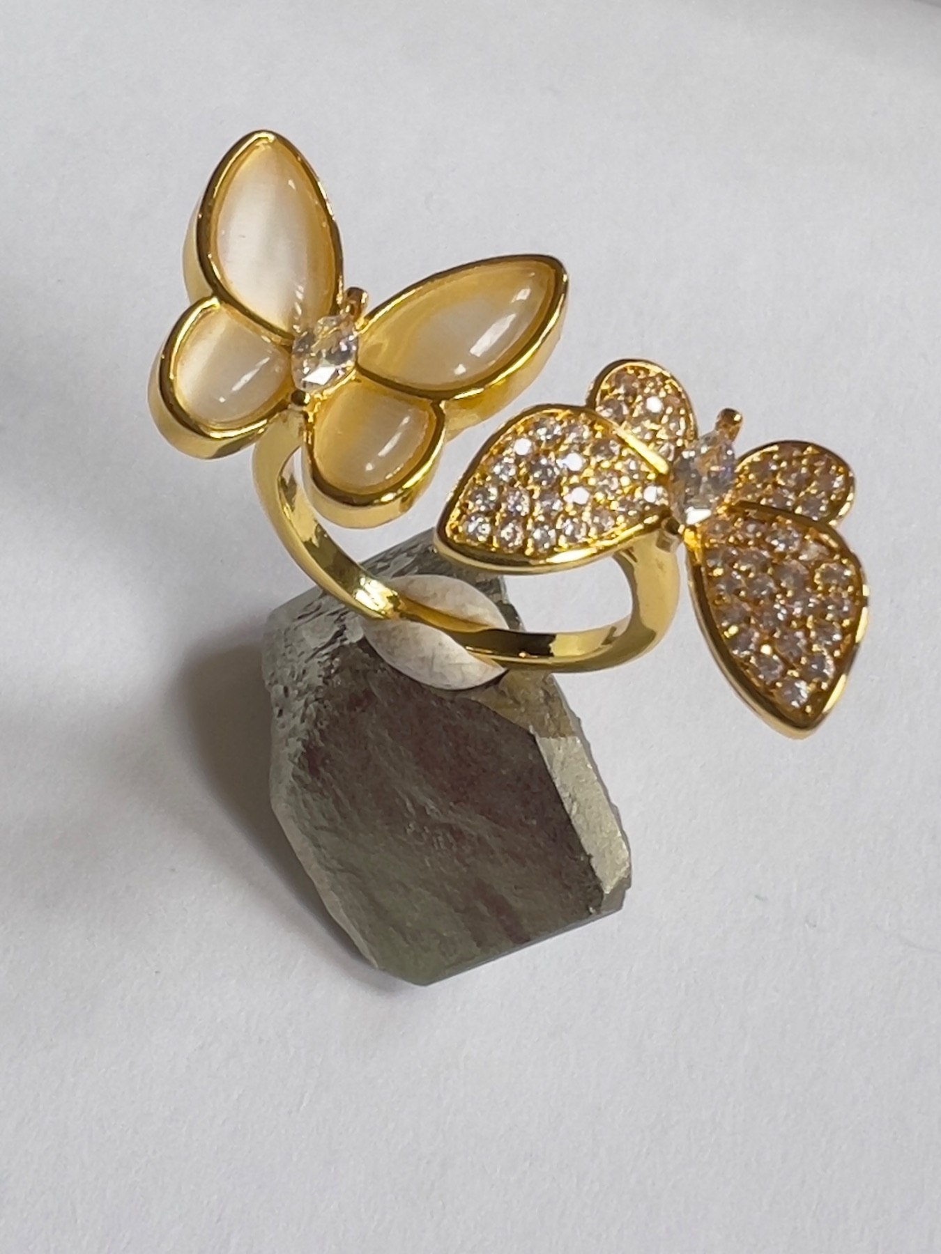 Bague dorée papillon