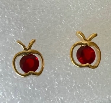 Puces d’oreilles rubis  2