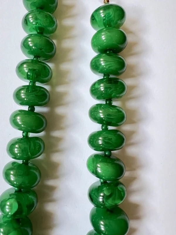 Collier perles de résine verte  3